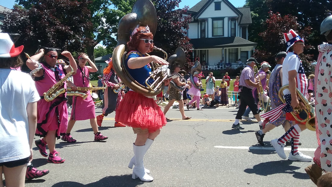 Ludington's July 4th parade - Scottville Clown Band
